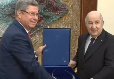 الرىيس تبون يكرم بوسام الاستحقاق الأعلى للحركة الرياضية المتوسطية