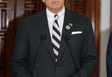 نائب كاتب الدولة الأمريكي يؤكد تطلع بلاده إلى تعزيز العلاقات الاقتصادية والتجارية مع الجزائر