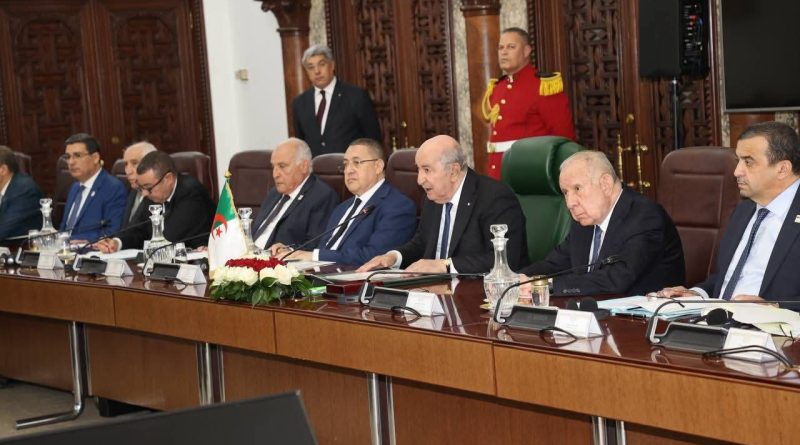 رئيس الجمهورية يشرف رفقة نظيره الانغولي على مراسم التوقيع على اتفاقيات ومذكرات تفاهم للتعاون الثنائي