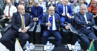 وزير الاتصال يبحث سبل تحسين أداء الإذاعة الجزائرية والارتقاء بخدماتها