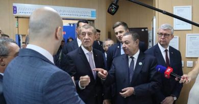 أندريه بابيش يزور مركز مراقبة ترامواي الجزائر وورشة صيانته